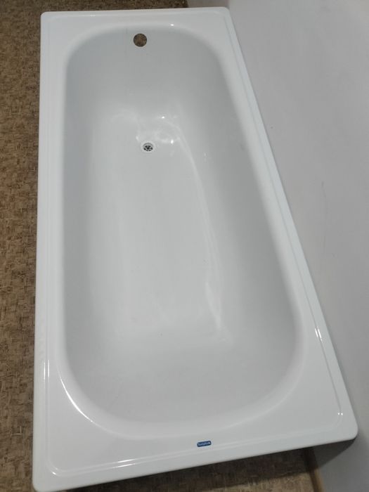 Продам ванну новая с ножками 170x70