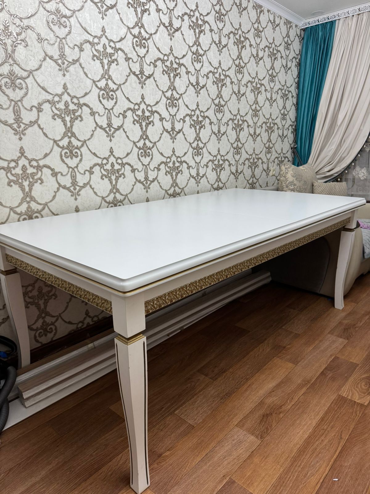 Продаю красивый стол