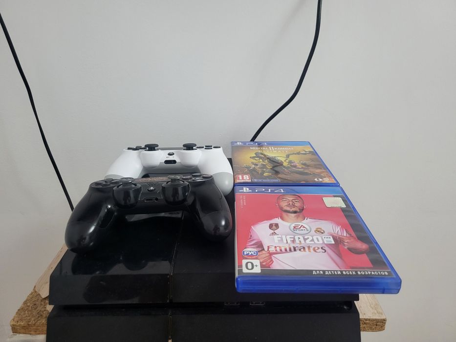 Продам playstation 4 в хорошем состоянии