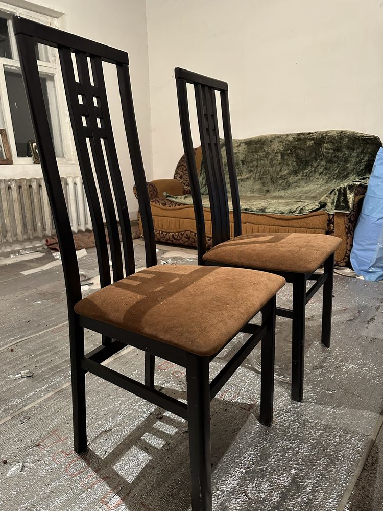 Стол со стулями