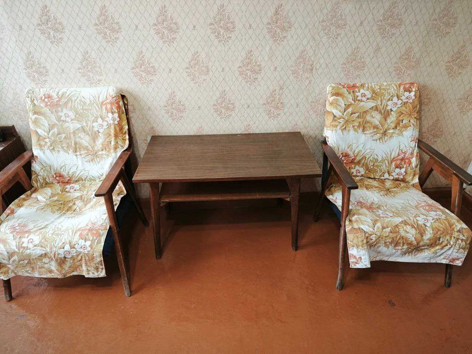 Продаю советские кресла и столик