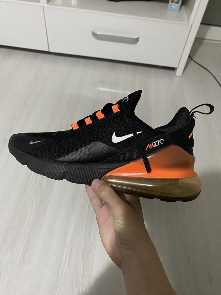 Nike Air Max 270.