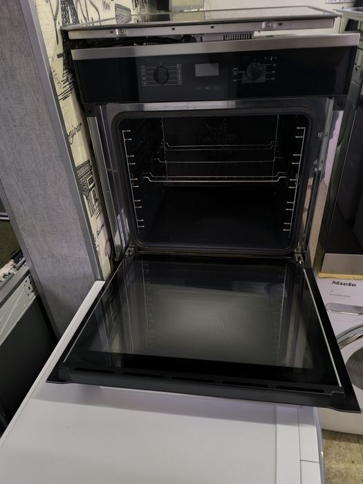 Фурна  Miele H2661-1B  - 76литра. 10 функции с вентилатор.