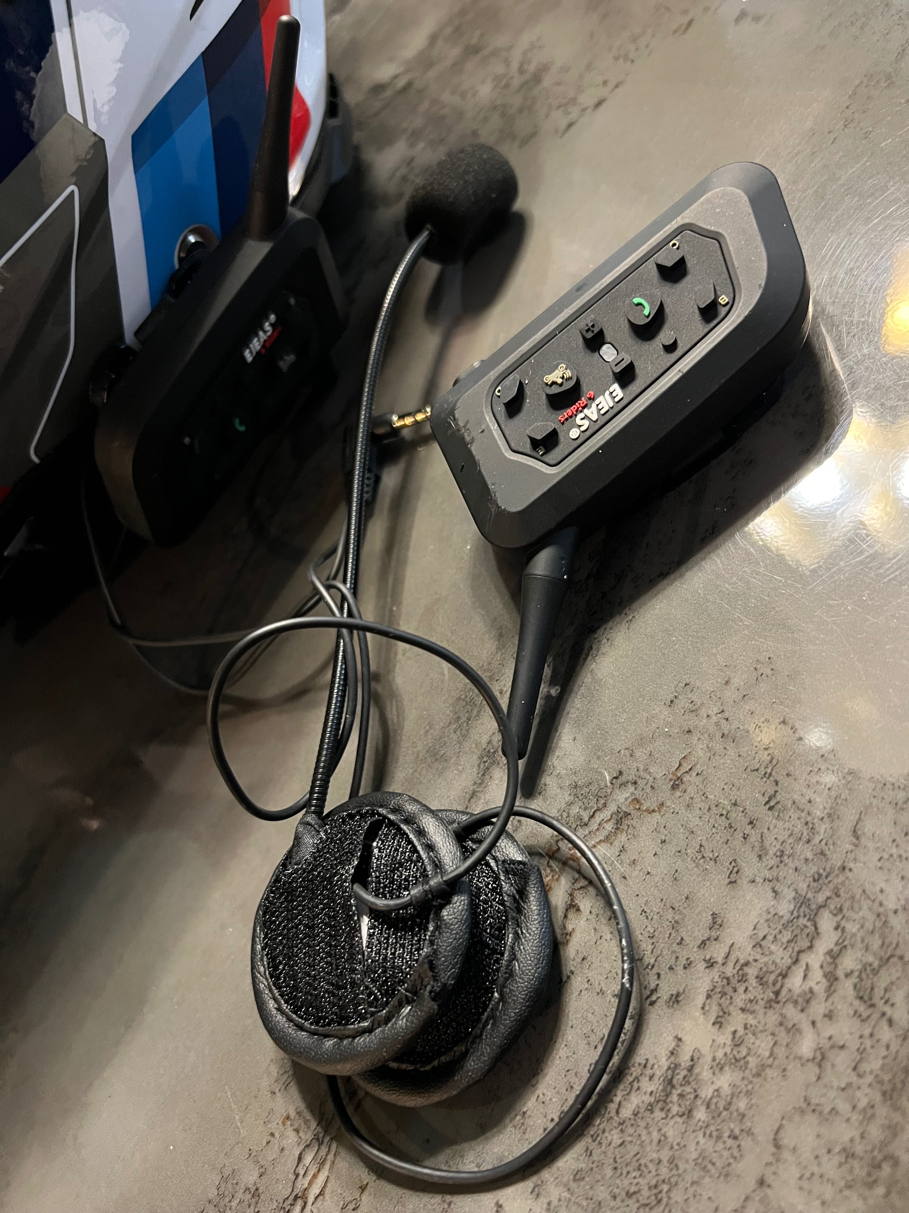 Cască moto Mt Atom2 Flip-up cu intercom instalat+încă un intercom