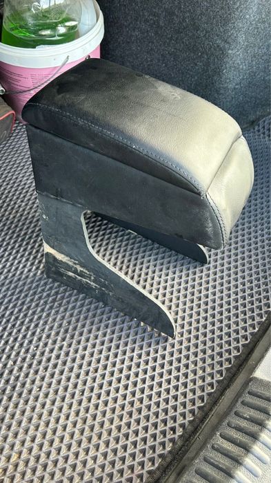 Подлокотник для авто