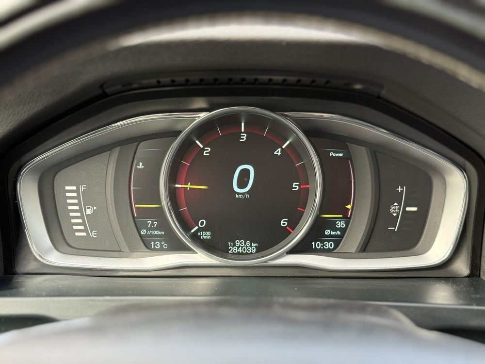 Volvo V60 R-Design