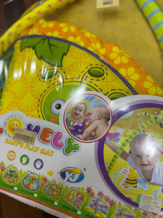 Детский развивающий коврик с дугами и подвесными игрушками