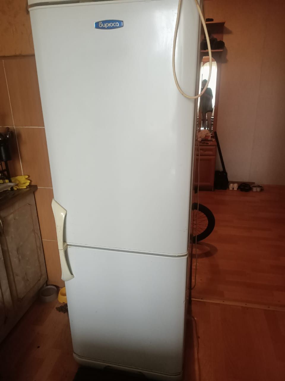 Продам не работающий холодильник