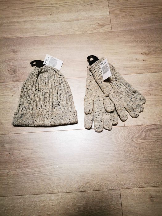 Set căciulă și mănuși nou