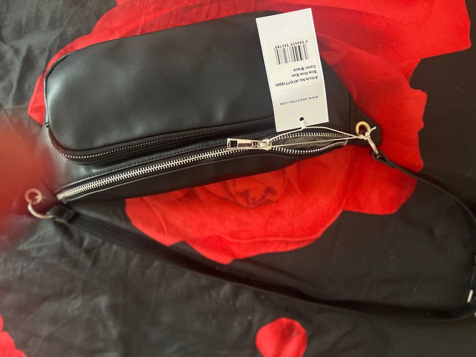 Gentuța unisex About you Nouă cu eticheta