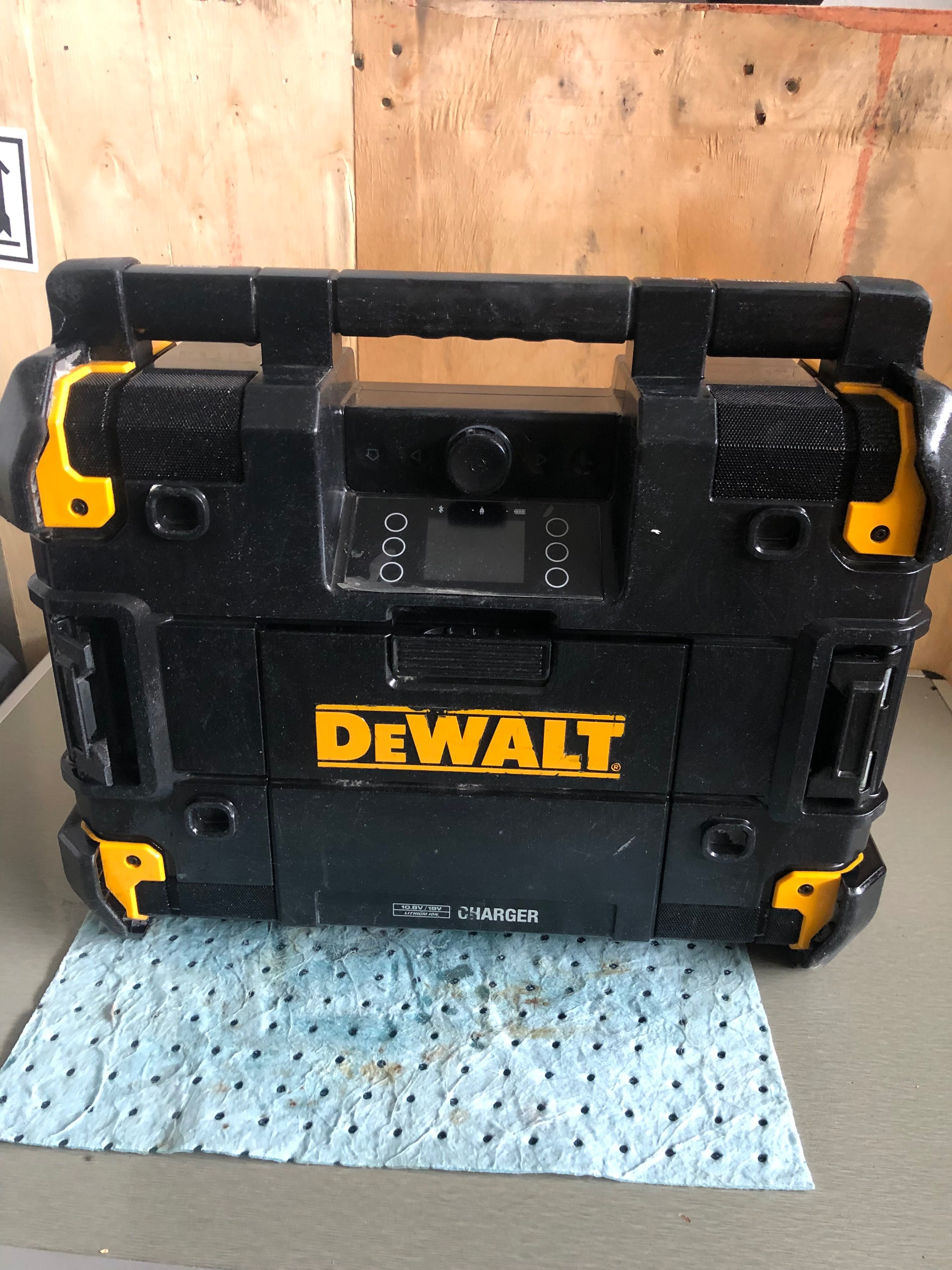 Dewalt Radio-Incarcator