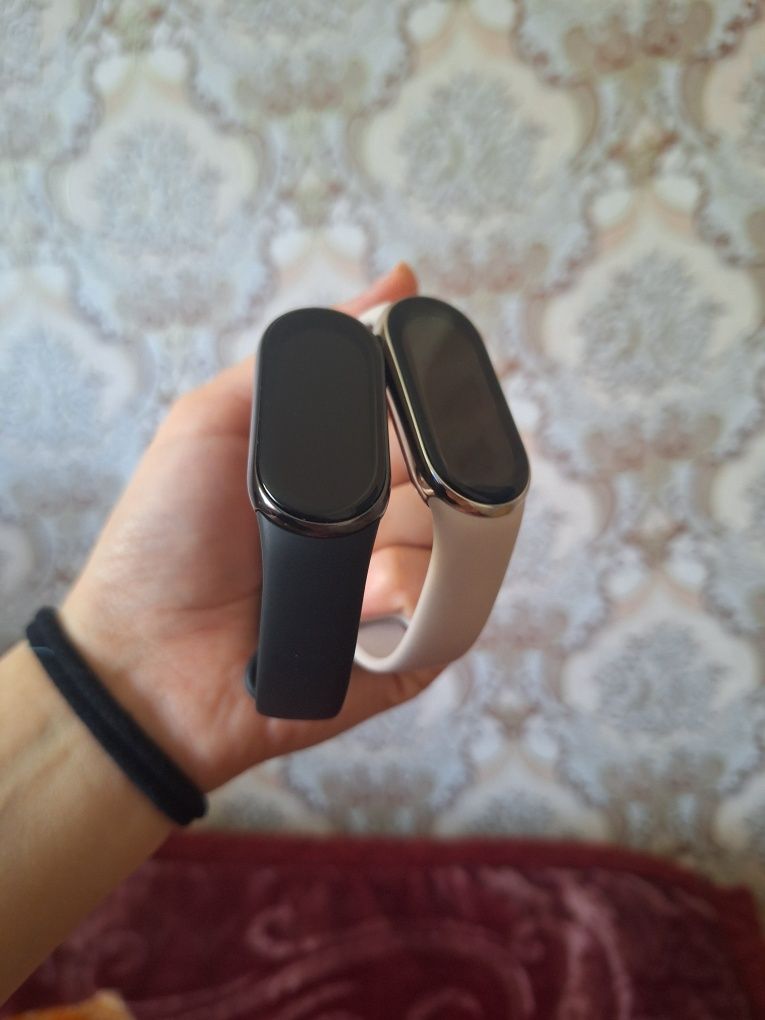 Продам 2 пары MI band 8- поколения