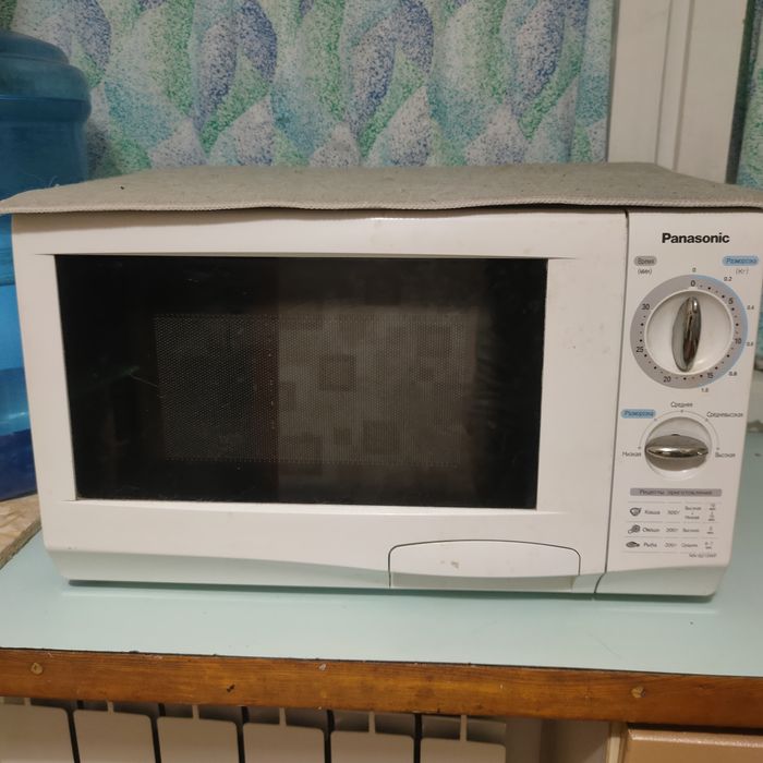 Продаю микроволновку Panasonic на запчасти или ремонт.