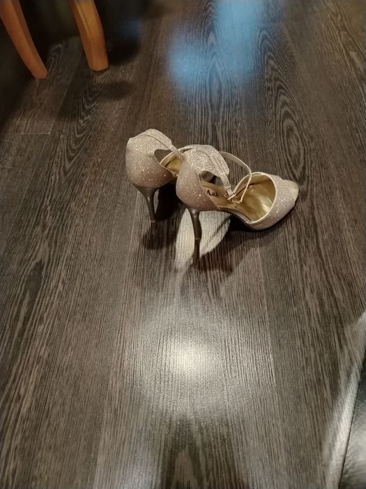 Продавам сандали