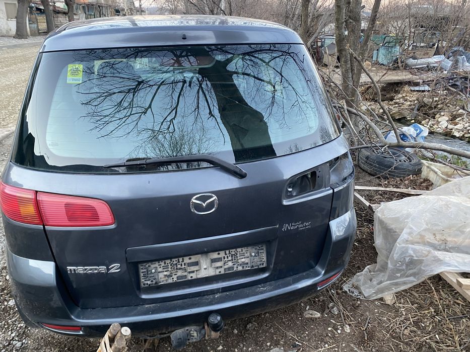Мазда 2 на части