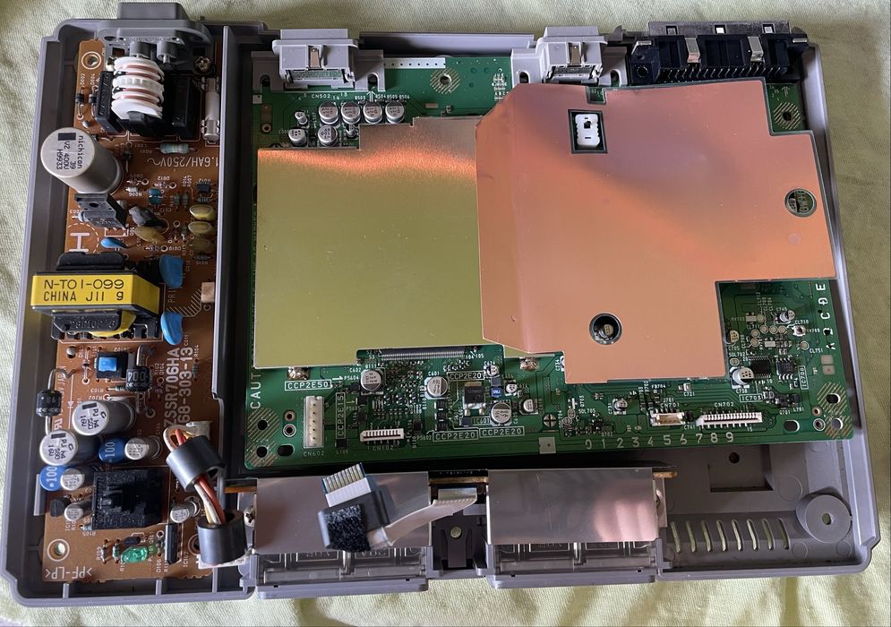 Consolă PS1 Modată cu Chip + Accesorii