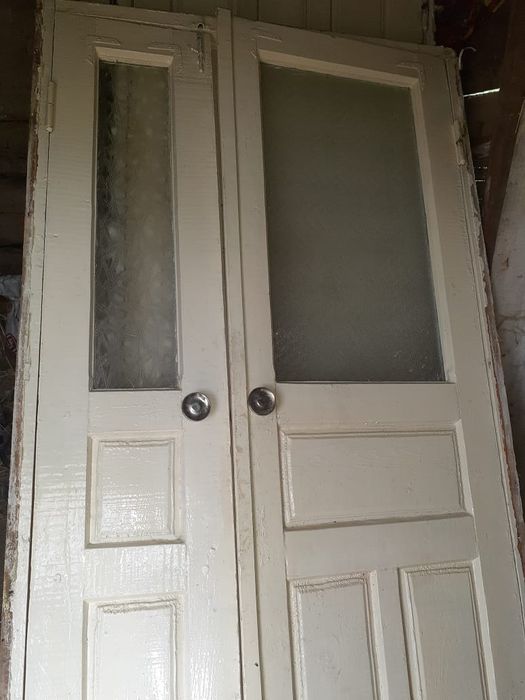 Дверь, деревянная.