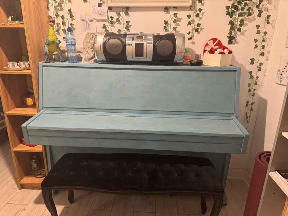 Vând pianina Cherni