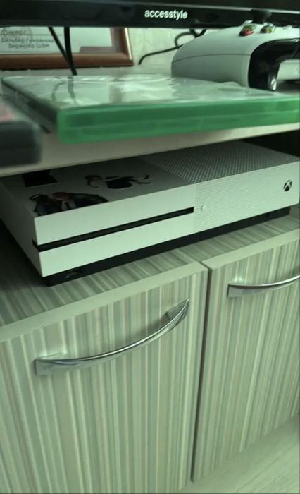 Срочно Продам xbox one s