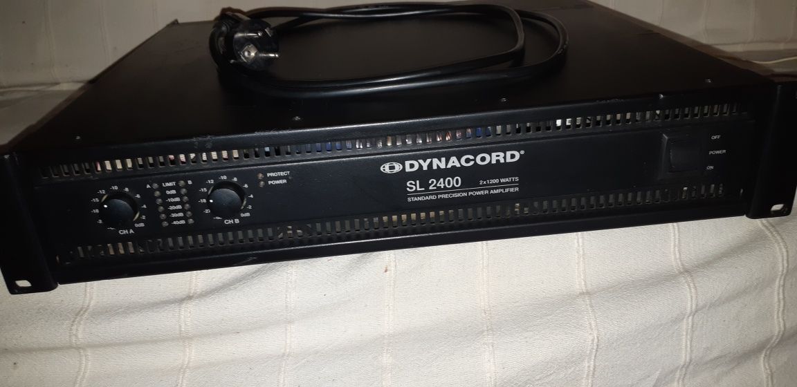 Vând amplificator Dynacord SL 2400,EV,2x1200watts,PREȚ FIX.