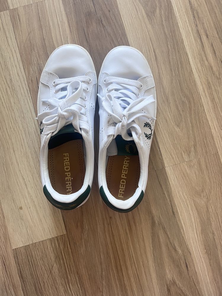 Куцове на Fred Perry