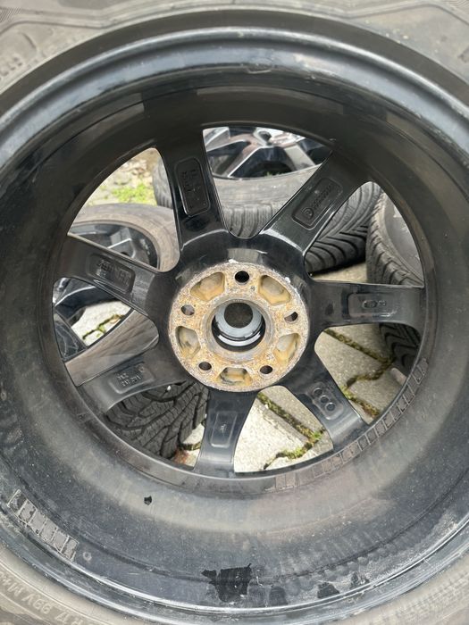 4 jante alu cu anvelope iarna tiguan 2016-2022 215/65/17 dot 2020