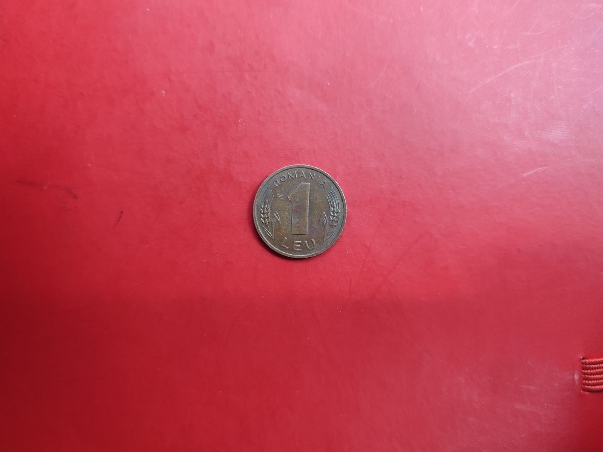 Vand doua monede de 1 leu si de 5 lei din anul 1993