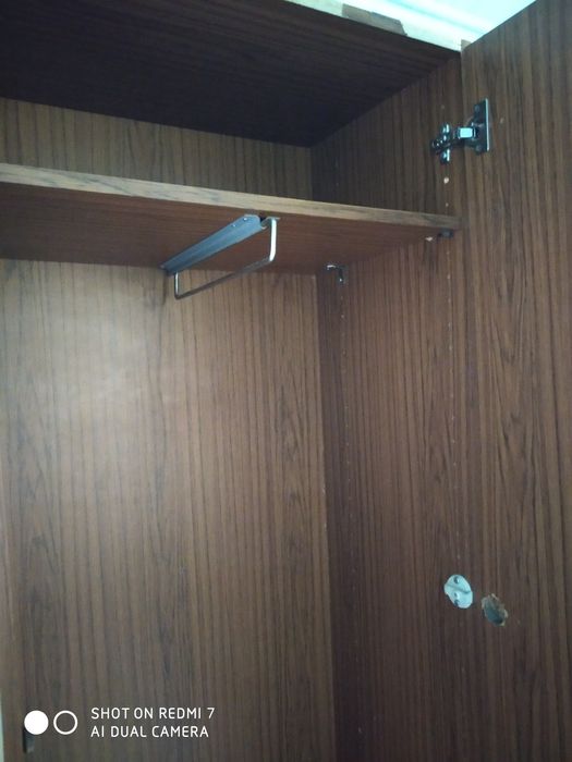 Шкаф полкали ва кийим осишга