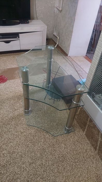Продаётся Стеклянная тумба для телевизора