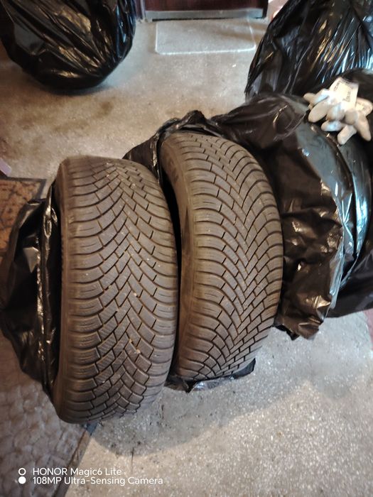 Vind  2 cauciucuri de iarna aproape noi 205x55x16