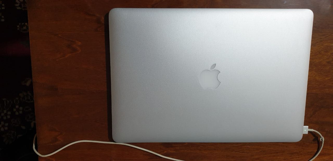 Apple MacBook Pro (Retina, 15-inch, Mid 2014) Core i7, 16GB, 250SSD.