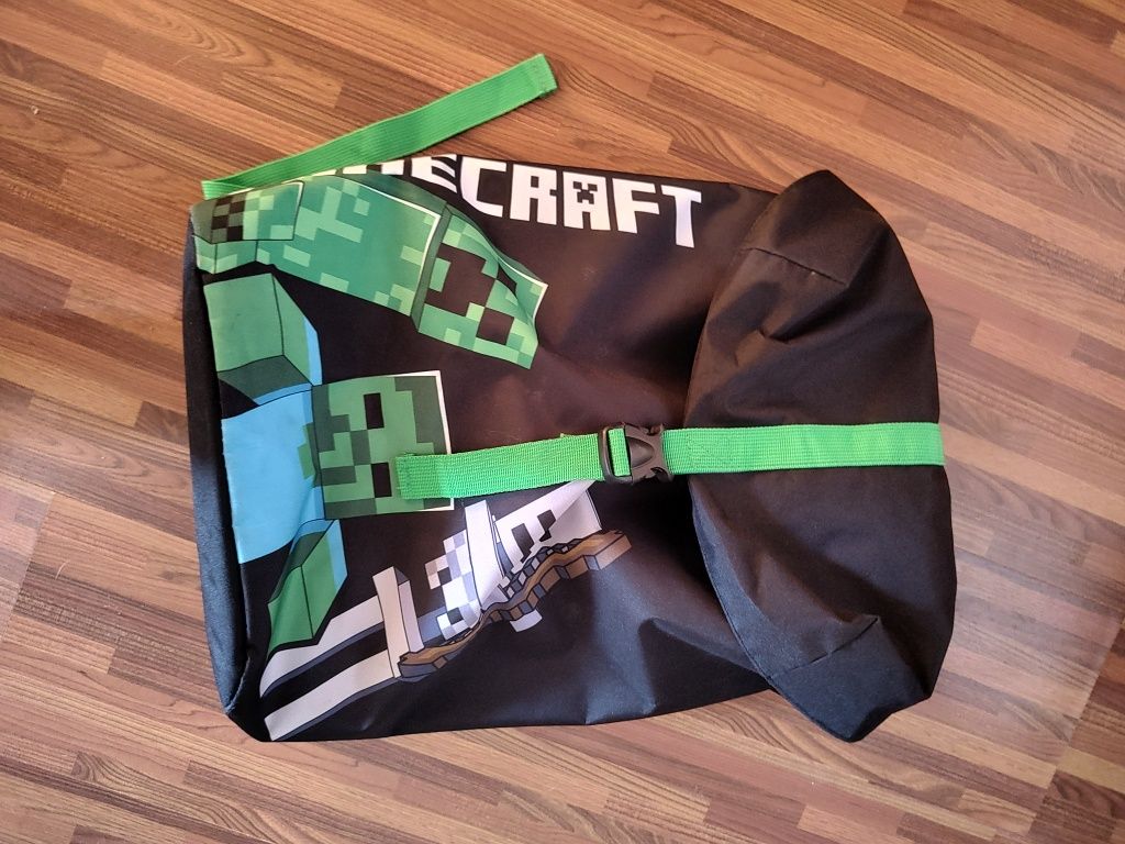 Ghiozdan cu Minecraft