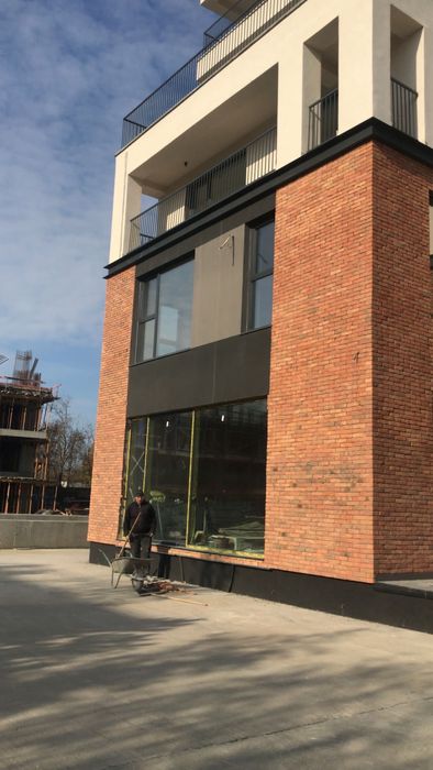 Caramida feliata, margini rustice