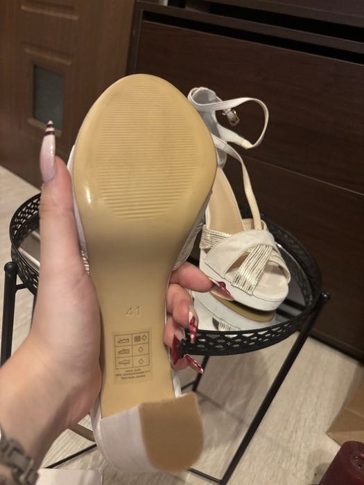 Нови дамски токчета About you и Anna Field