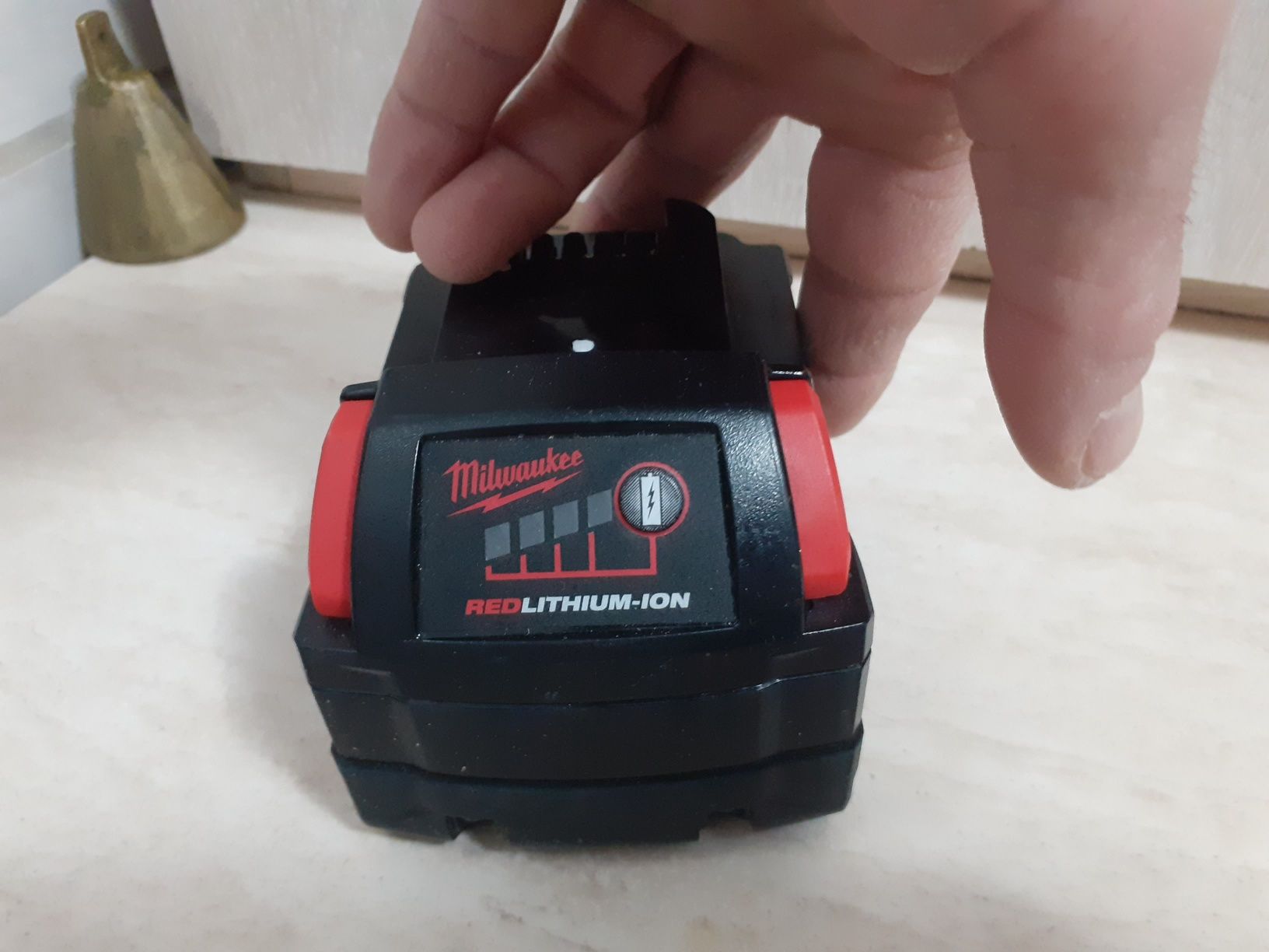 Baterie Milwaukèe 18v 3A Red Lithium ca Nou