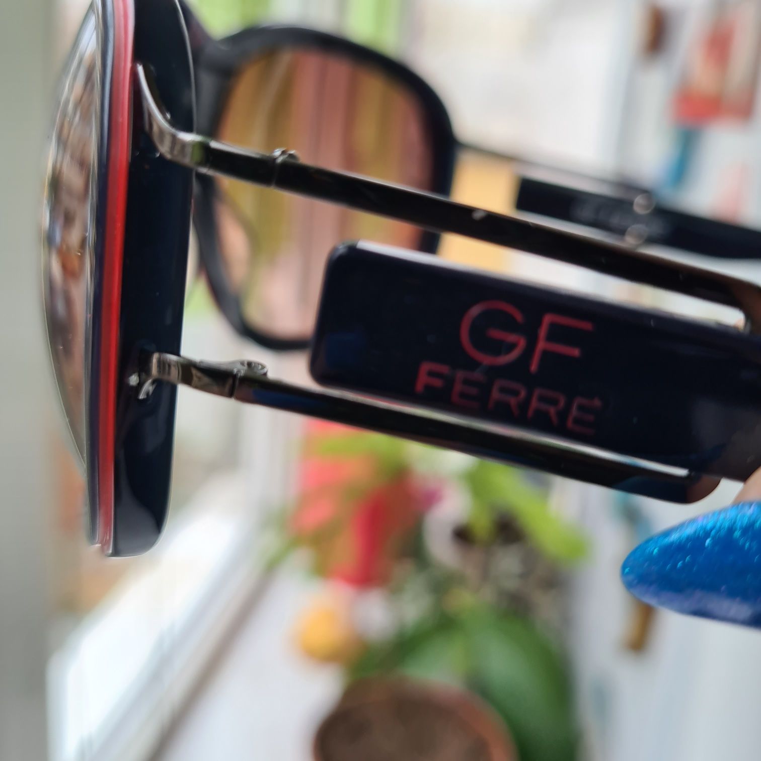Дамски оригинални слънчеви очила GF Ferre