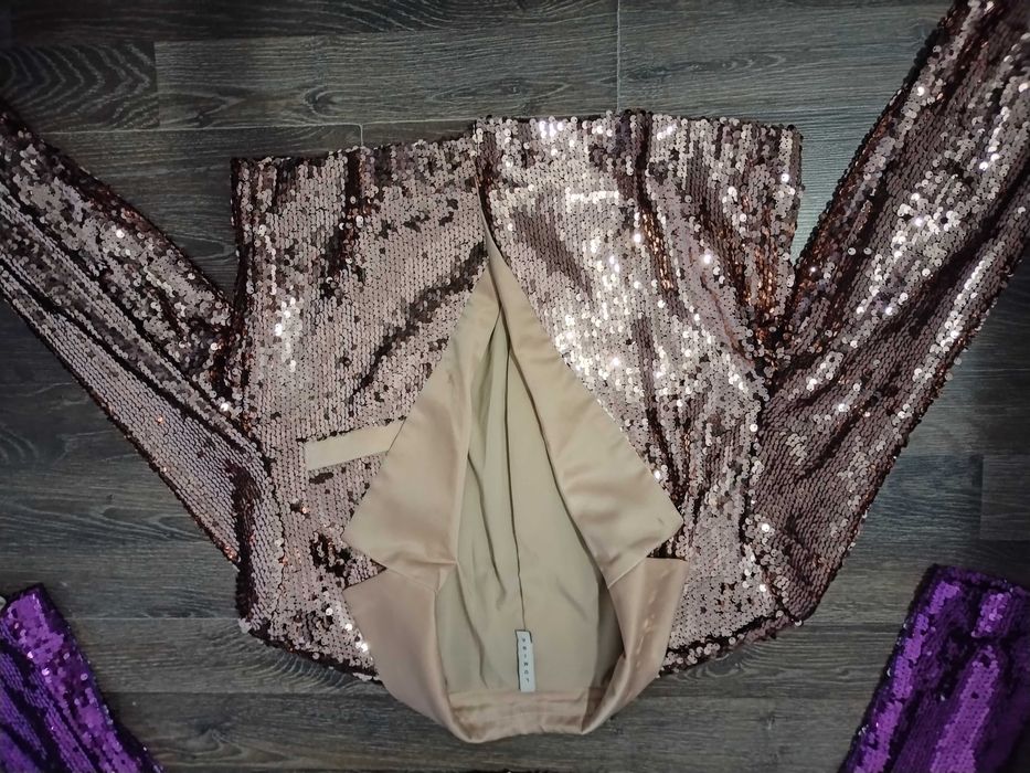 Сако с пайети късо с ревер