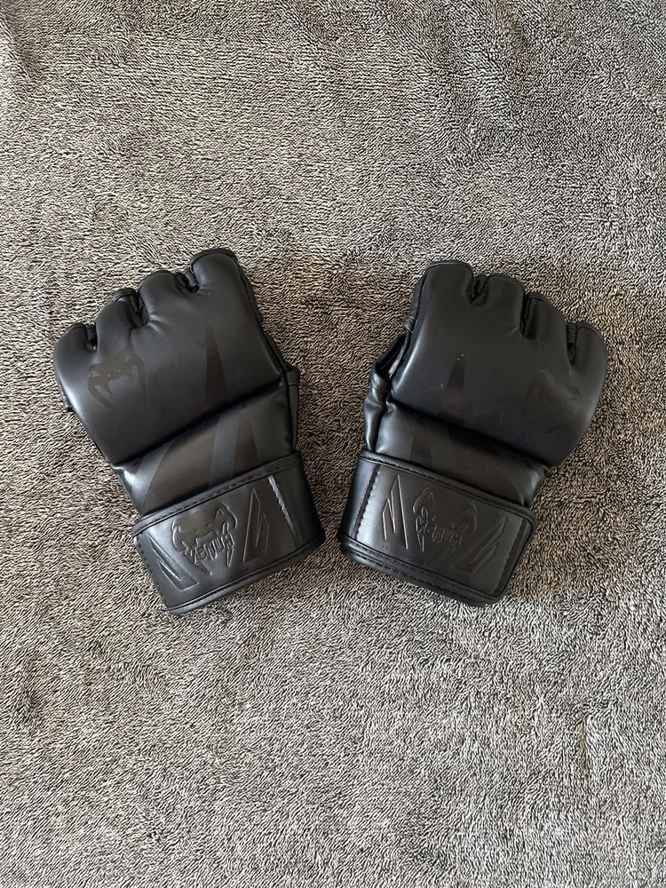 Запазени Mma ръкавици