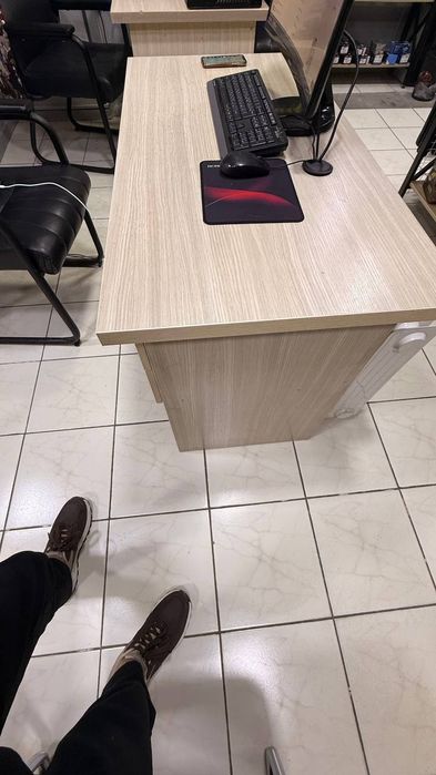 Стол для офиса  всё написано