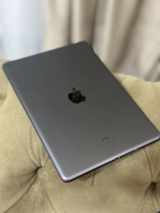 Продам айпад 10.2