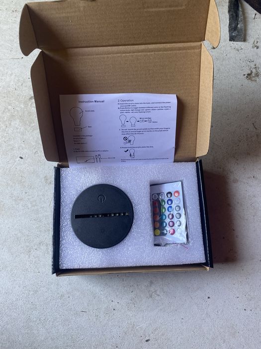 Lampa Spiderman,iluzie 3D,16 culori schimbatoare.Noua