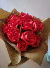 Сатенени рози букет