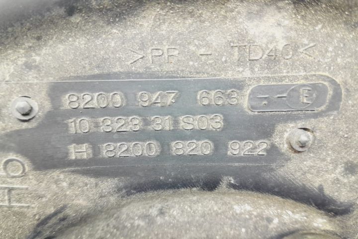 Carcasa filtru aer 8200947663e 1.5 dci- defect, o prindere rupta Renault Scenic 3 seria