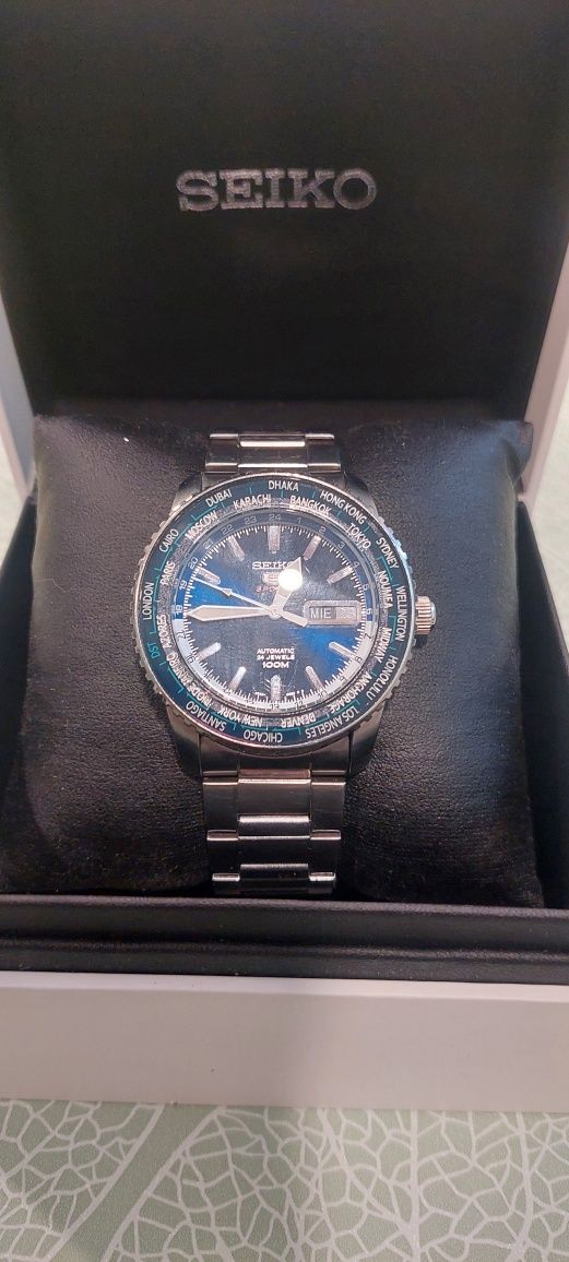 Часовник Seiko 5 sport