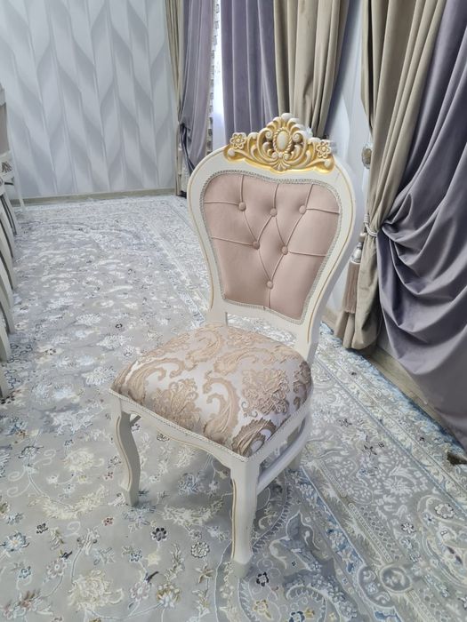 Продается стулья в хорошем состояний. В подарок стол мдф