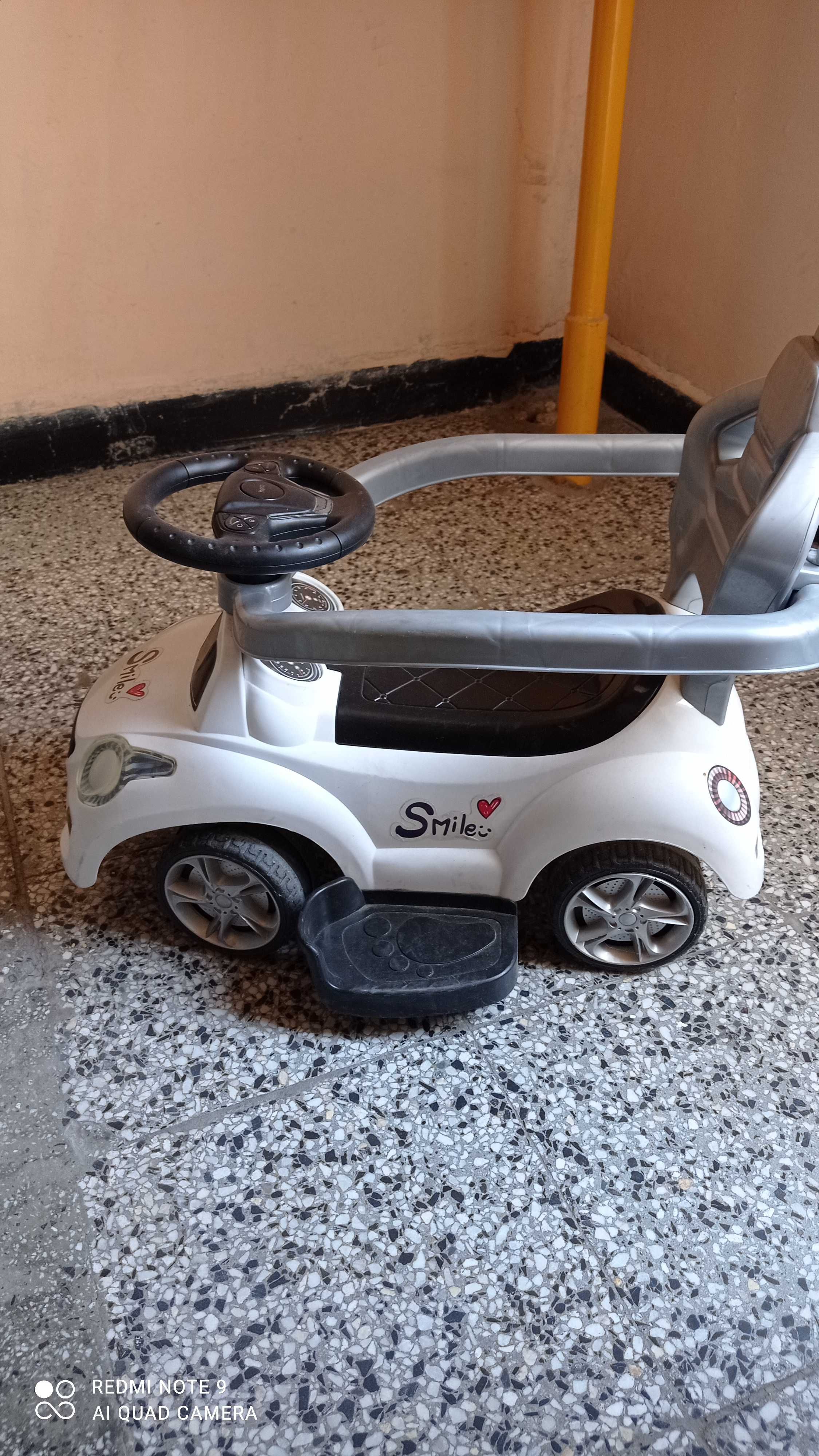 Кола за возене Ride-On с родителски контрол Smile Бяла