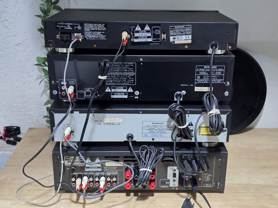 Linie audio PIONEER,  amplificator, casetofon, cd-player 6 disc, tuner