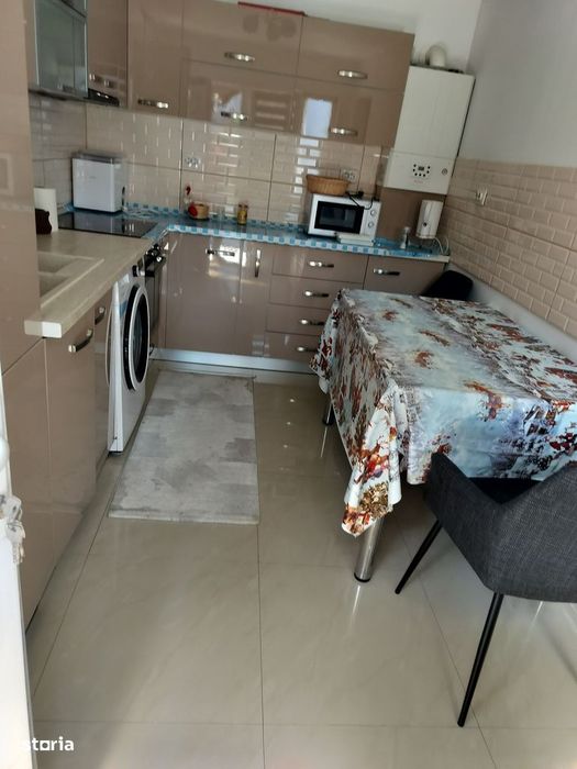 Vând casa Piscani ,2 km de Mioveni