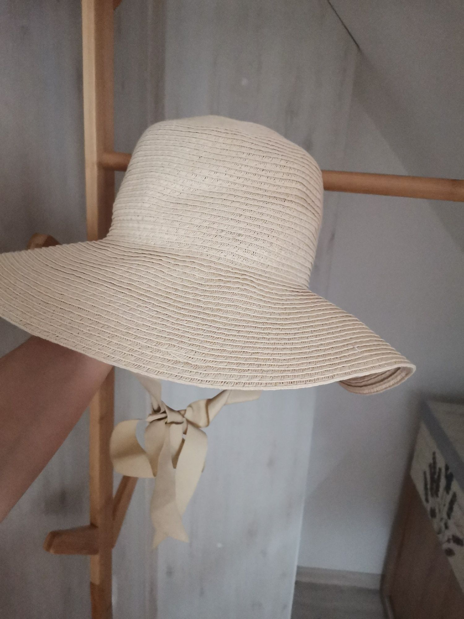 Диадеми, летни плетени шапки, чанта H&M