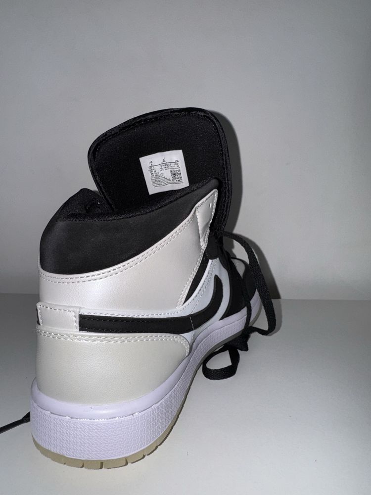 Adidasi Jordan 1 Mid